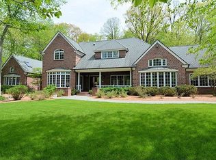 2380 Indian Trl, Brookfield, WI 53045