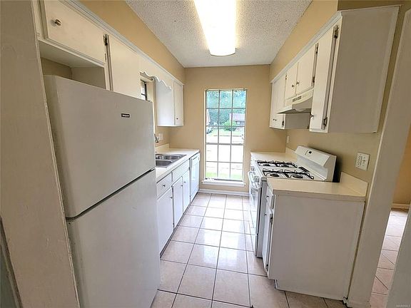 3rd image of 3024 Cross Creek Dr