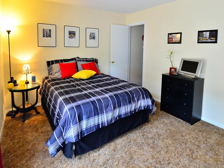 Evergreen Terrace Apartments — Photo 7