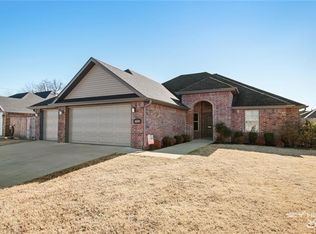 4049 Butterfly Ave, Fayetteville, AR 72764