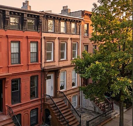 3rd image of 479 Putnam Ave