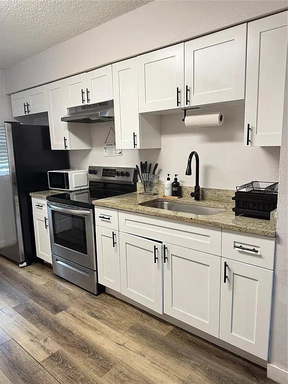 2 bed, 1.0 bath, 731 sqft, $1,695 — Photo 1