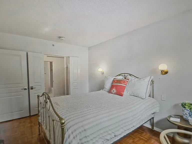 7111 Woodmont Ave #107 — Photo 9