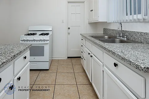 1430 Elm Avenue Photo 1