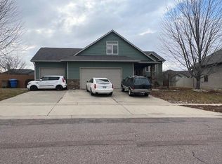 913 N Caleb Ave, Sioux Falls, SD 57103