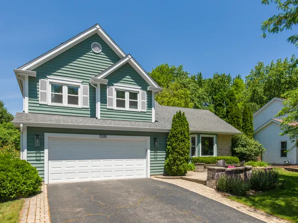 1205 Ardmore Dr, Naperville, IL 60540
