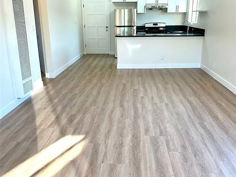2728 Crestmoore Pl #3 — Photo 3