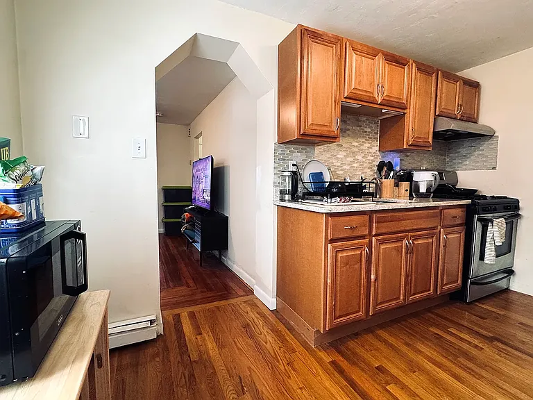 297 Meridian St #2 — Photo 2
