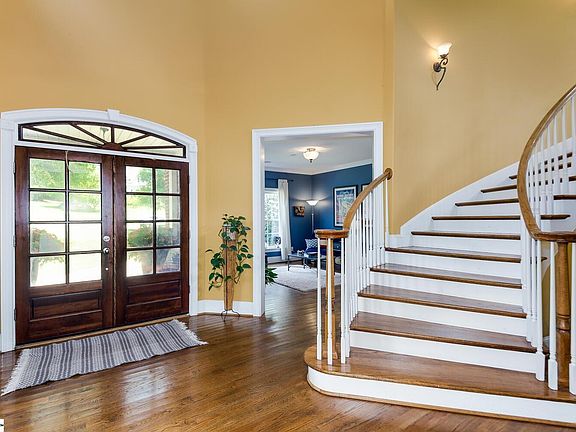3rd image of 158 Reserve Dr