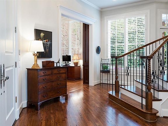 4th image of 6918 Oak Manor Dr