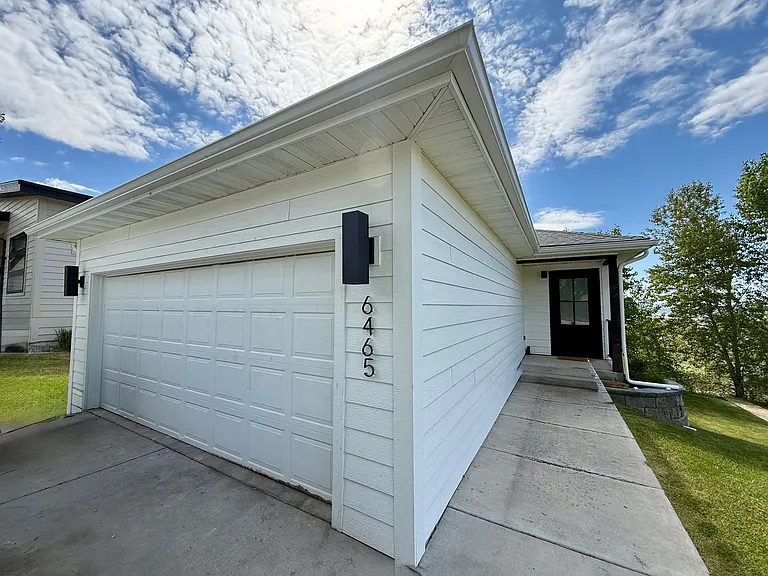 6465 Macarthur Dr — Photo 1