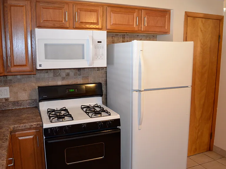 147 Edgewood Ave — Photo 2