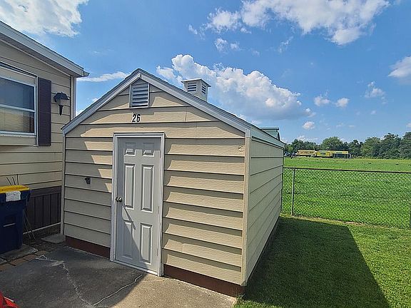 2nd image of 26 Nash Cir