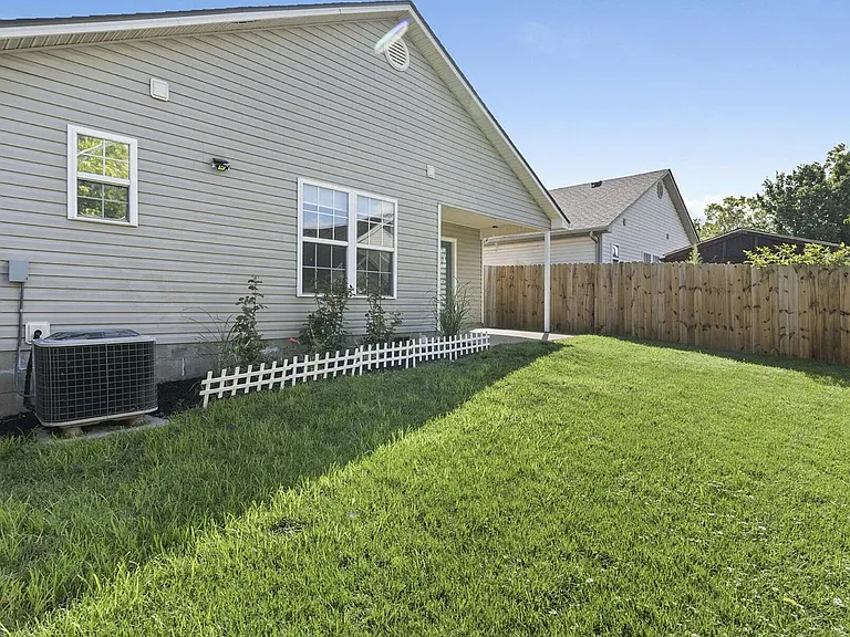 141 Clover Valley Dr — Photo 23