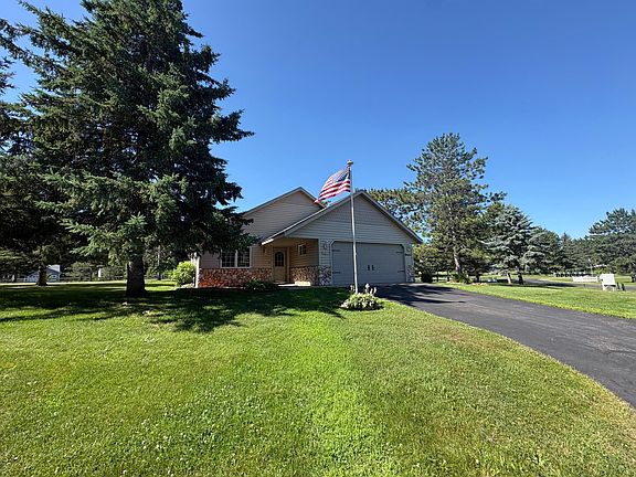 3rd image of 4635 Hemlock Ln