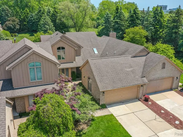 1328 Autumn Dr, Troy, MI 48098