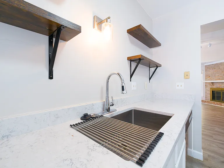 4 Astor Ct — Photo 5