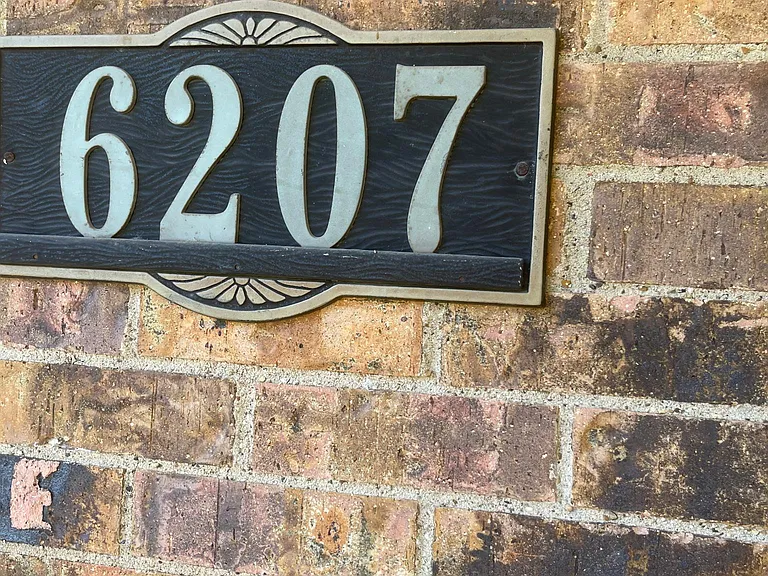 6207 Linden Ln — Photo 3