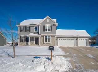 461 Edgewater Dr, West Bend, WI 53095