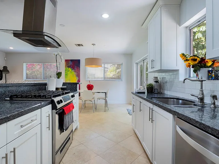 8315 SW 62nd Ct — Photo 8