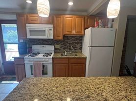 11 W Green St, Easthampton, MA