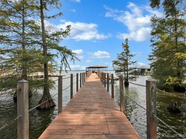 5617 S Lakeshore Dr, Shreveport, LA 71119