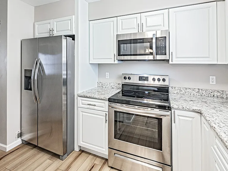 9 Arnold Pl — Photo 2