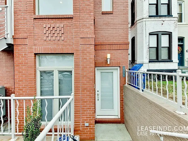 233 R St NE #A — Photo 29