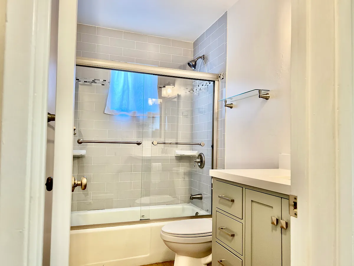 Building Photo - 3838 Chamoune Ave #1