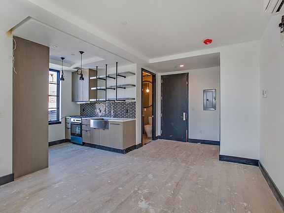 3rd image of 82 Jefferson St #1Z