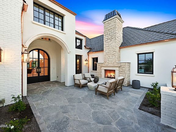 3rd image of 2635 E LOS ALTOS Road