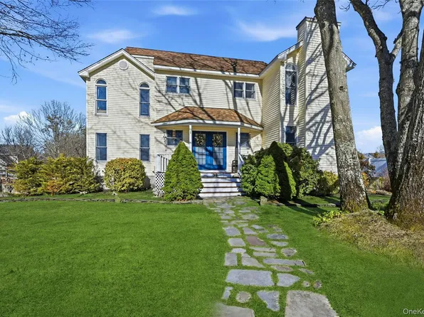 39 Memorial Boulevard, East Moriches, NY 11940