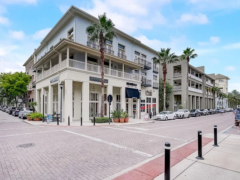 Majestic of Downtown Baldwin Park — Photo 22