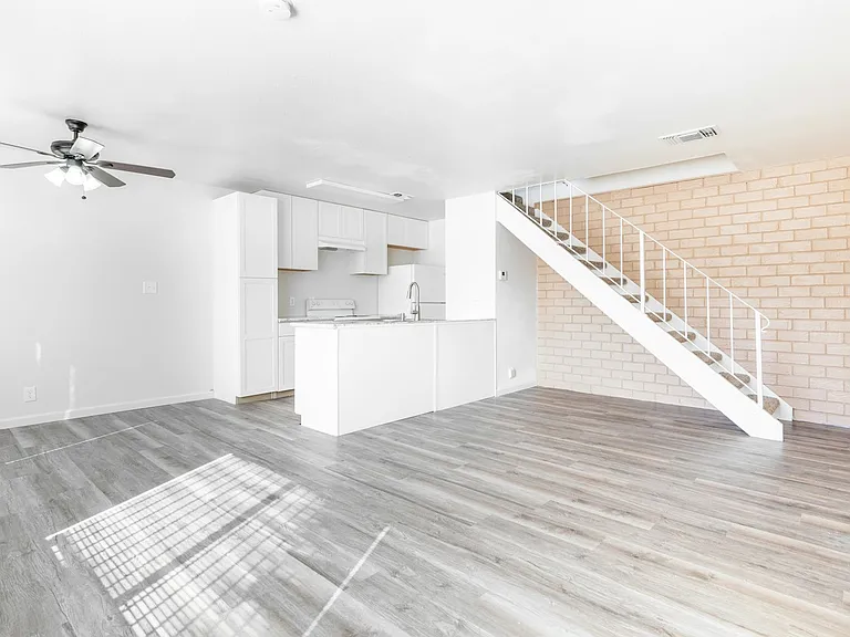 2750 W Fairmont Ave #103 — Photo 3