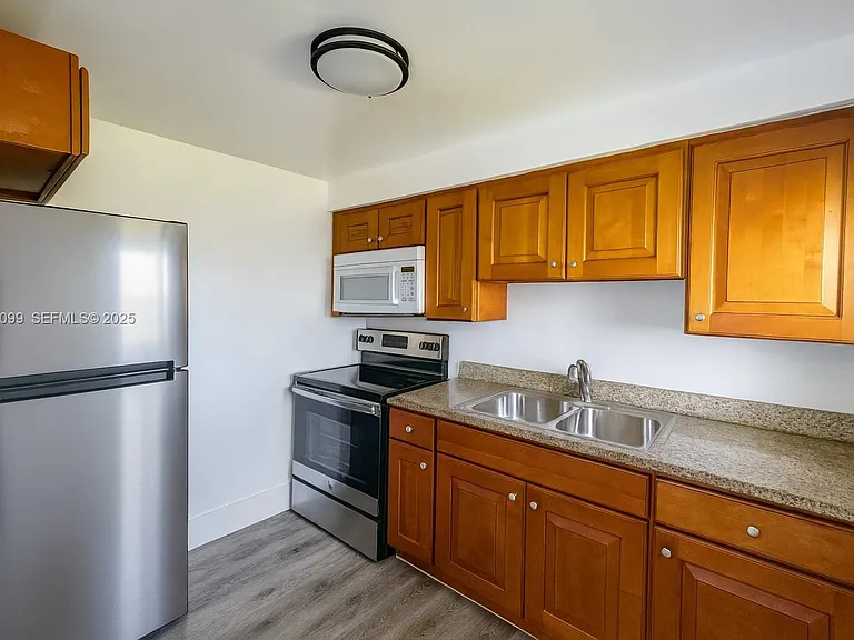 4017 SW 24th St #2 — Photo 1