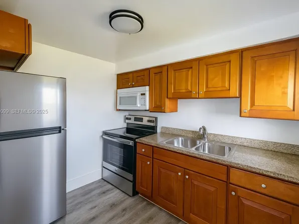 4017 SW 24th St #2, Hollywood, FL 33023