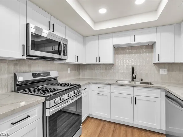 2256 Tall Pine Dr, Las Vegas, NV 89108