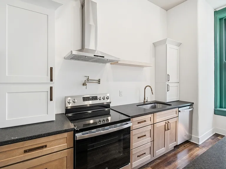 907 Main St #9 — Photo 10