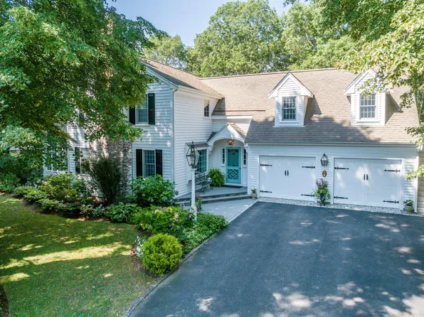 15 Long Pond Circle, Centerville, MA 02632