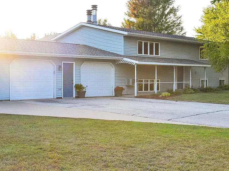 2501 Thomas Ct — Photo 35