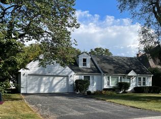 1135 N Drury Ln, Arlington Heights, IL 60004