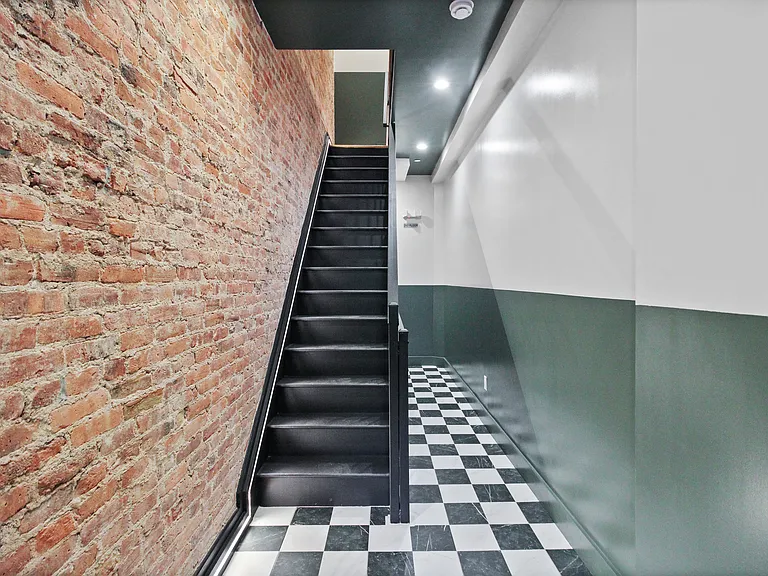 375 Hancock St #2 — Photo 15