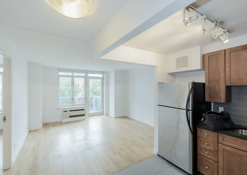 1st image of 196 Stanton St #6EX