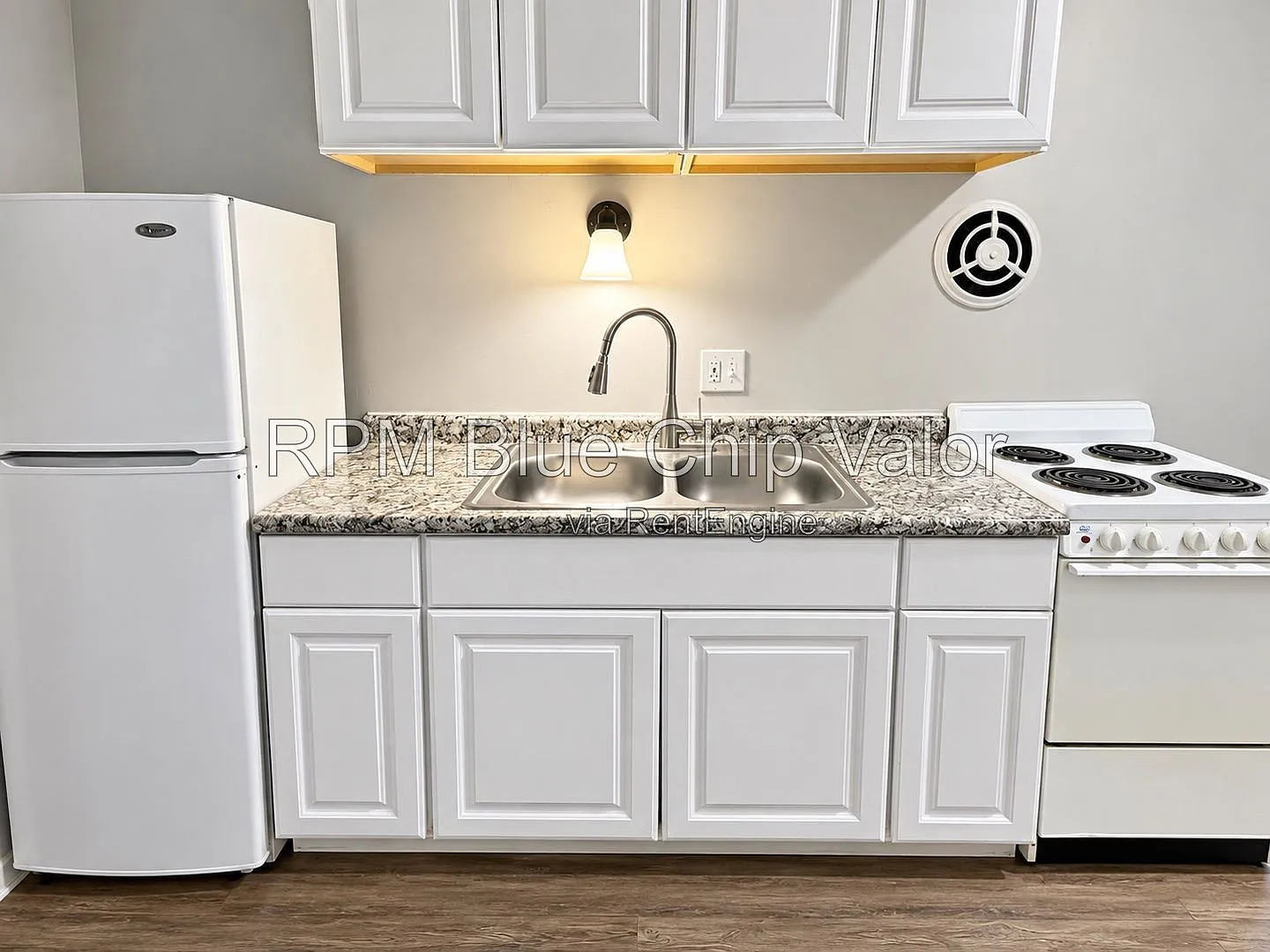 1 bed, 2.0 bath, $895 — Photo 3