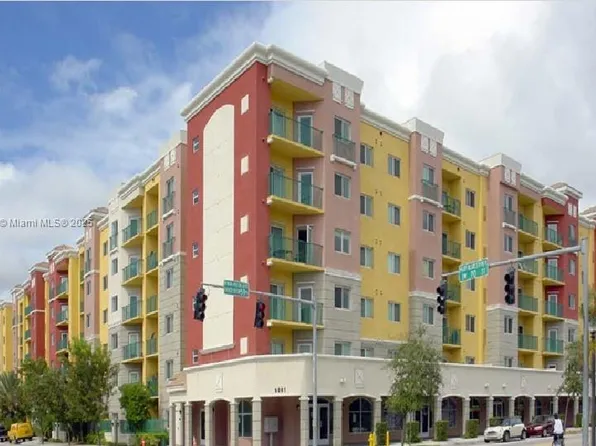 6001 SW 70th St APT 305, South Miami, FL 33143