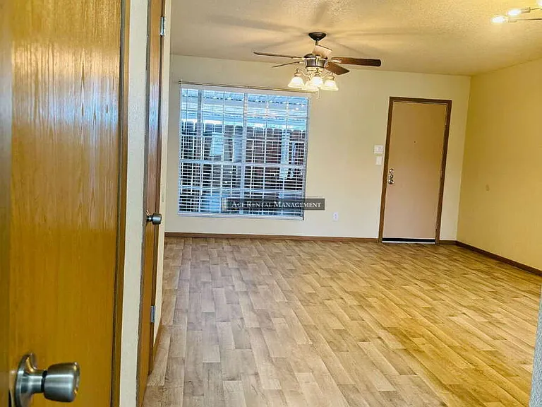 3527 Helena Ave #9 — Photo 2