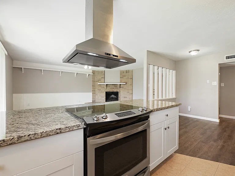 17615 Autumn Hills Dr — Photo 14