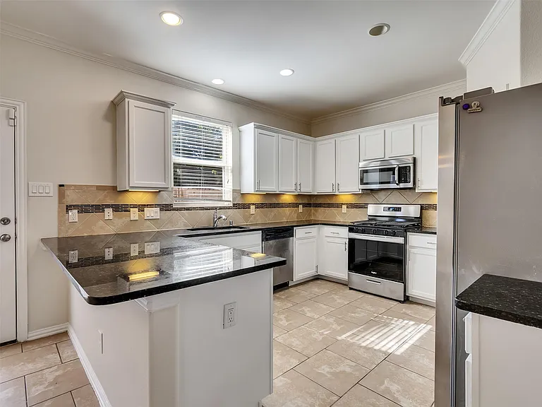 10906 Whistlers Cottage Ct — Photo 3