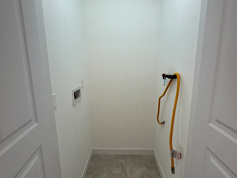31 Starbuck St #2 — Photo 9