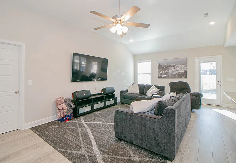 220 King Rd — Photo 3